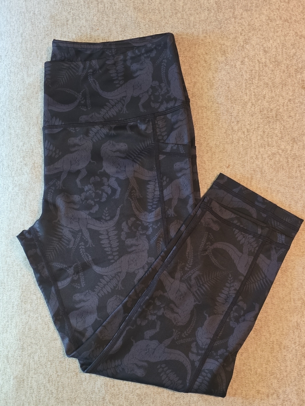 Constantly Varied Gear Black Dinosaur Print Capri Leggings Size L